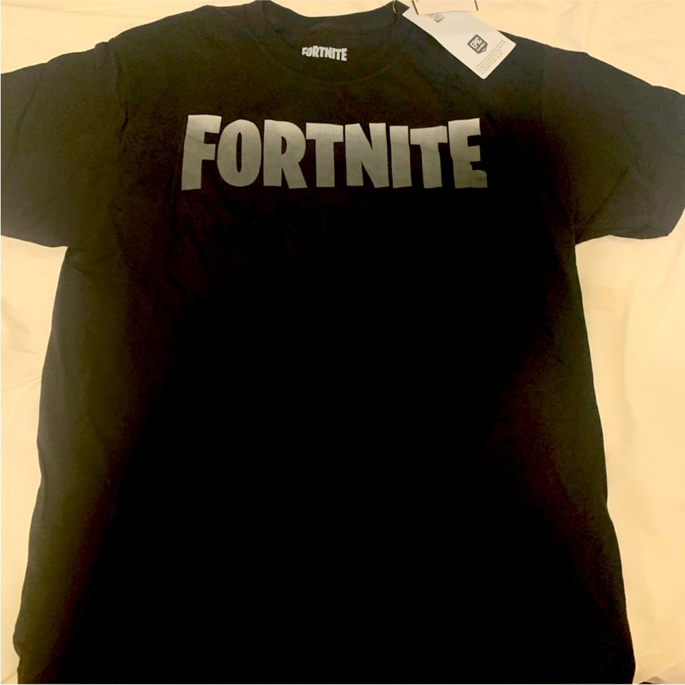 🆕 Fortnite Black Shirt - Men’s Large